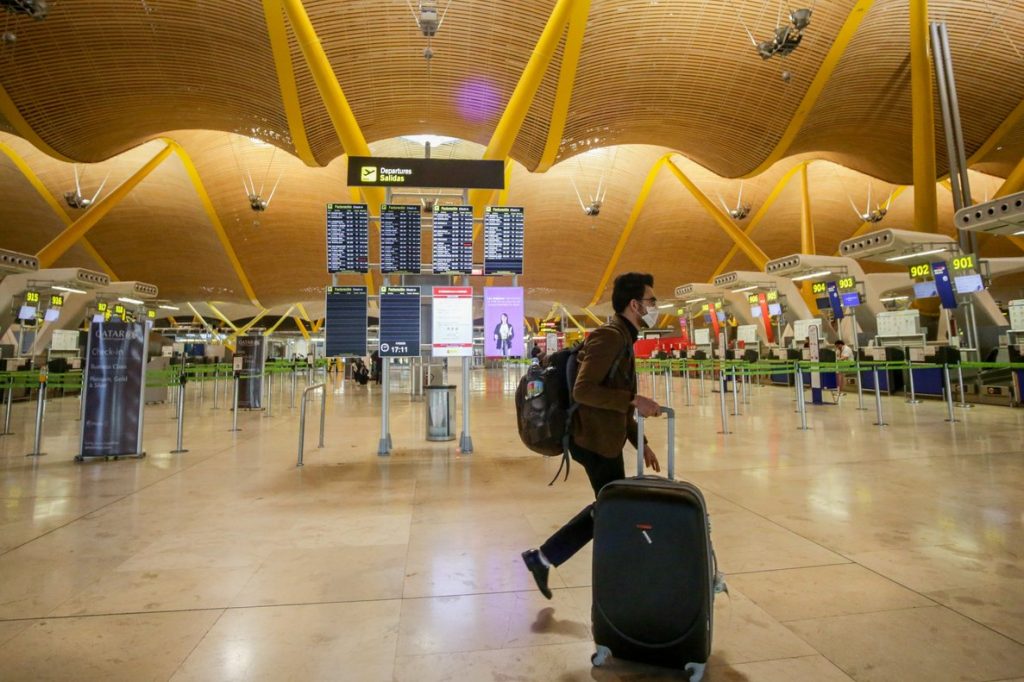 ¿Los latinoamericanos vacunados podrán entrar a España desde el lunes?