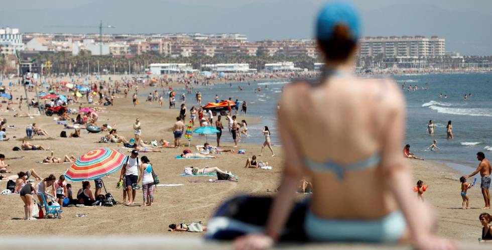 El turismo nacional salva a una parte de España, pero la otra agoniza