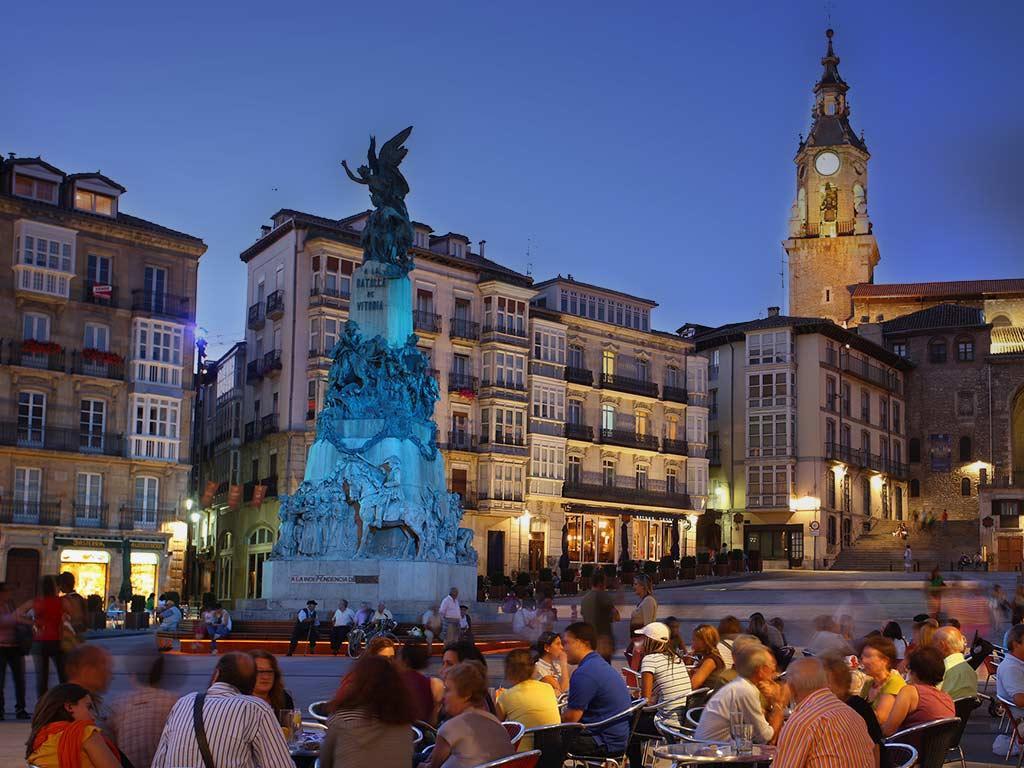 España: El Ayuntamiento de Vitoria-Gasteiz y Renfe firman un convenio con descuentos y acciones especiales para promover el turismo de congresos