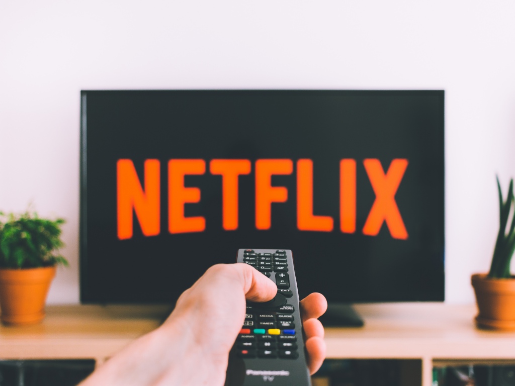 Series y películas de Netflix como escaparate para promocionar el turismo de España