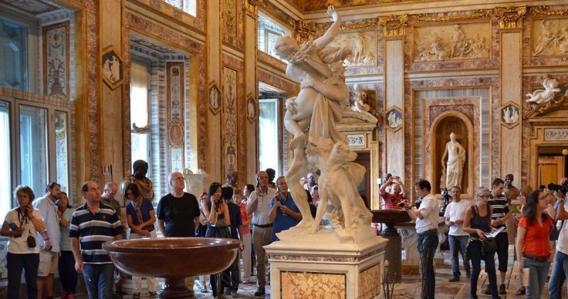 Italia pone en marcha el certificado verde para entrar en museos y bares