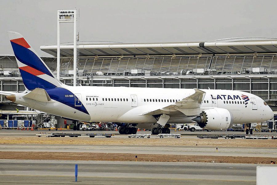 El tráfico aéreo internacional en Chile no llega al 5%: «es una locura»