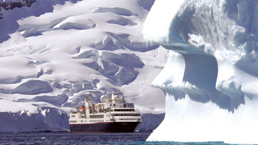 Chile reabre la Antártida para turistas extranjeros