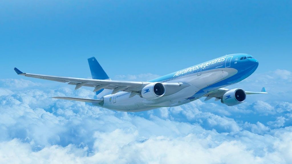 Aerolíneas Argentinas es afectada por paro gremial y reprograma los vuelos de esta semana