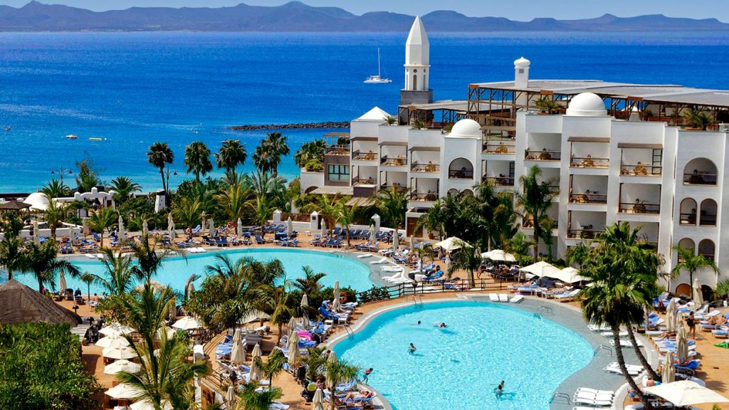Canarias: hoteleros con miedo tras dispararse el virus en los emisores