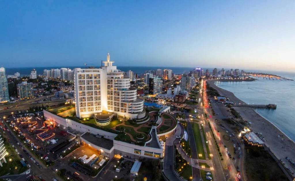 Uruguay en su apuesta por atraer turistas, extiende la rebaja del IVA