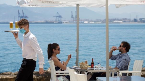 Más de 15.000 vacantes de empleos en turismo en España