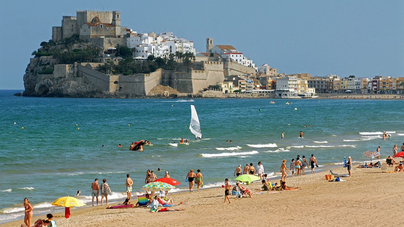 Valencia y el Mediterráneo: playas urbanas, gastronomía y deportes náuticos para disfrutar el verano