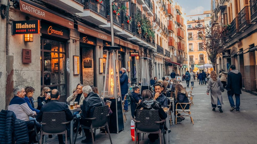 El turismo en España se mantuvo en agosto por debajo de los niveles de 2019