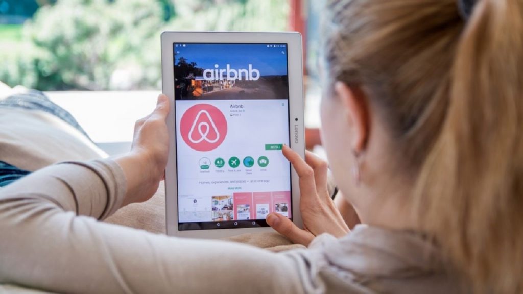 Airbnb en Argentina le dice adiós a las operaciones en pesos