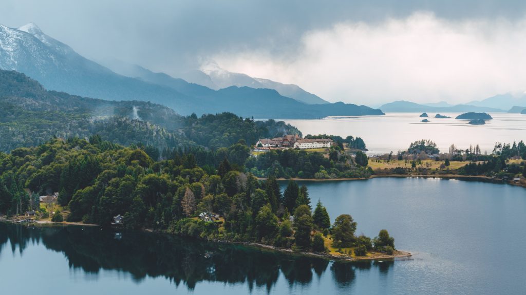 Argentina apuesta fuertemente en París para que Bariloche sea sede de la Expo 2027