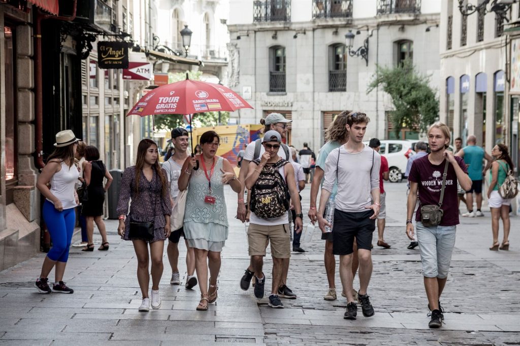 En España, la llegada de turistas rusos se desplomó un 83%
