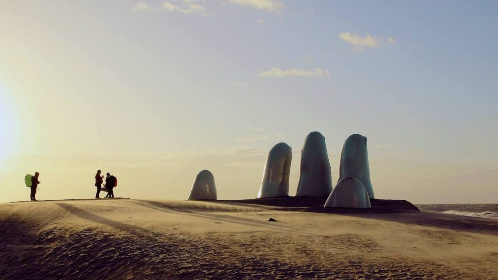 Uruguay abre sus puertas a turistas de alto poder adquisitivo y entre ellos al emir de Qatar