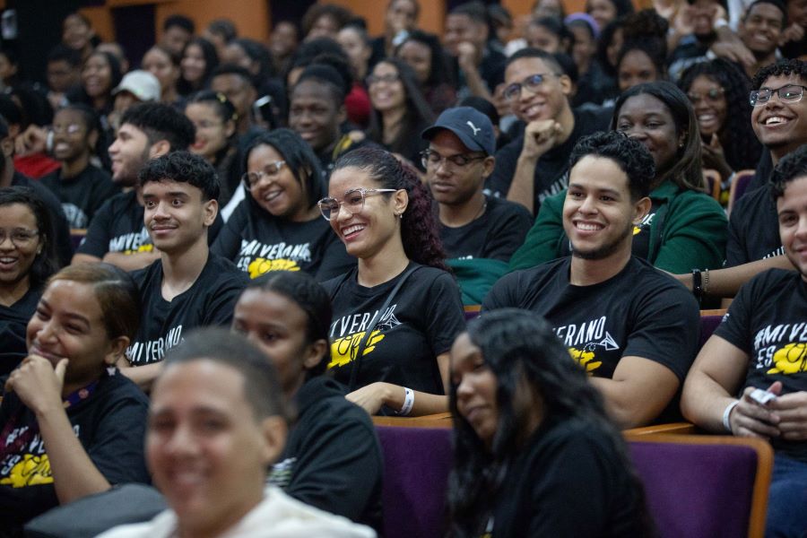 Envían a más de 2.500 estudiantes dominicanos a Estados Unidos