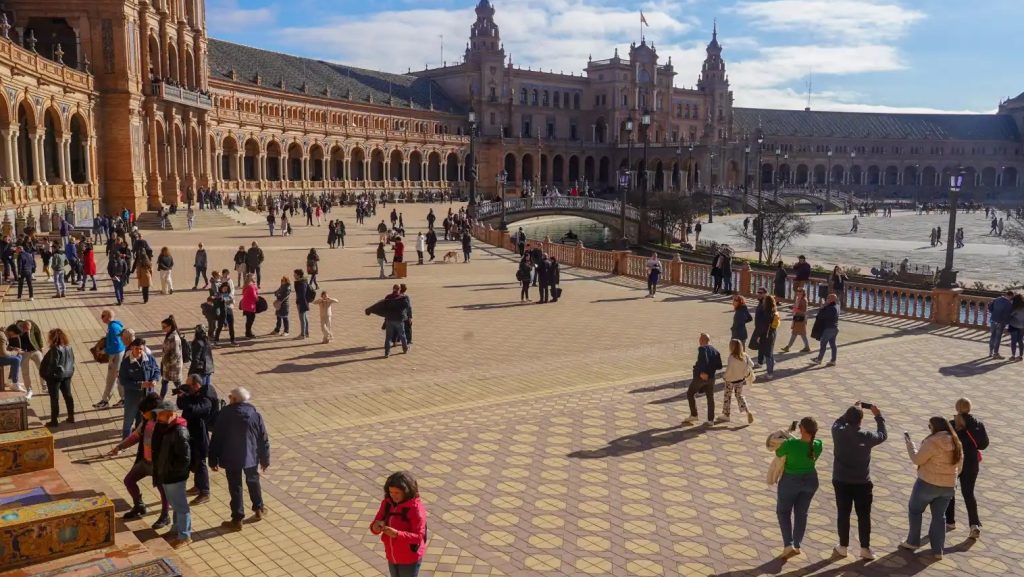 España busca potenciar el turismo durante la temporada baja con propuestas para viajeros internacionales