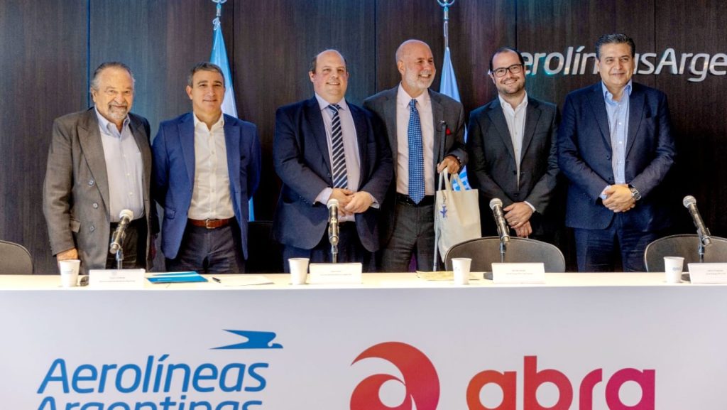 Acuerdo de Aerolíneas Argentinas con Avianca y Gol permitirá incrementar vuelos en 2024 con Brasil y Colombia