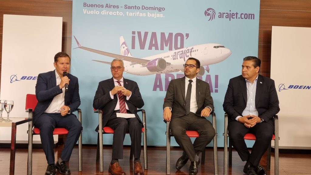 Ricardo Sosa encabezó el lanzamiento de una nueva ruta aérea con República Dominicana
