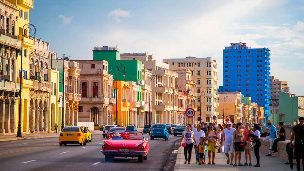Cuba: el aumento de turistas en 2024 no compensa la lenta recuperación turística del Caribe