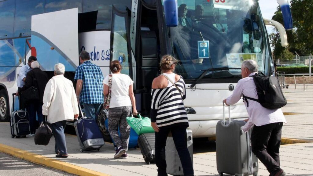 Españoles que cuenten con pensiones pueden obtener el beneficio de viajes subvencionados