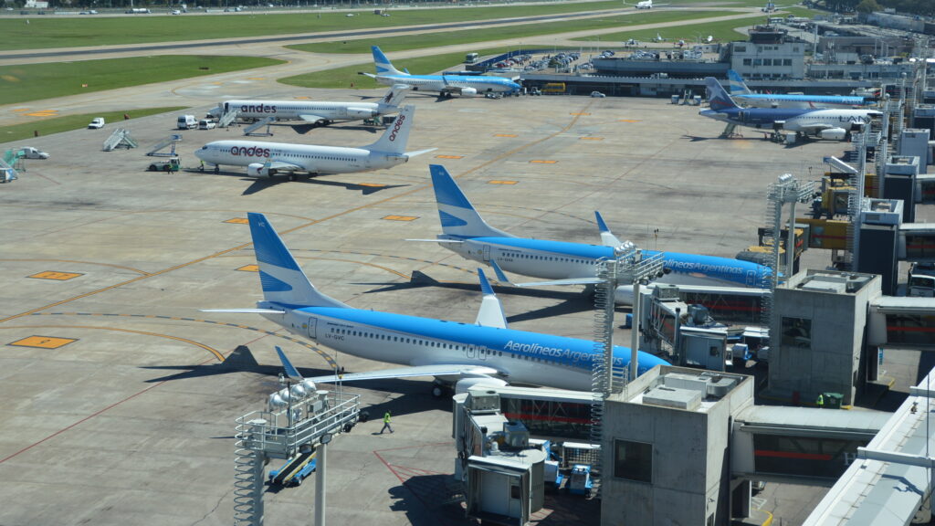 Argentina: por el aumento de tasas aeroportuarias, viajar al exterior será más caro