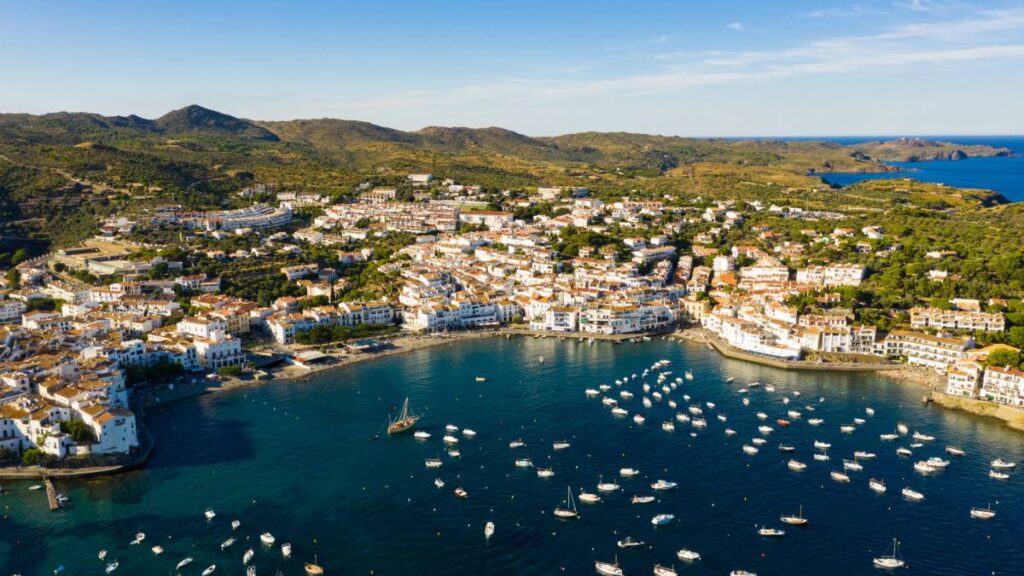 En una medida para combatir la masificación, cadaqués limita barcos turísticos