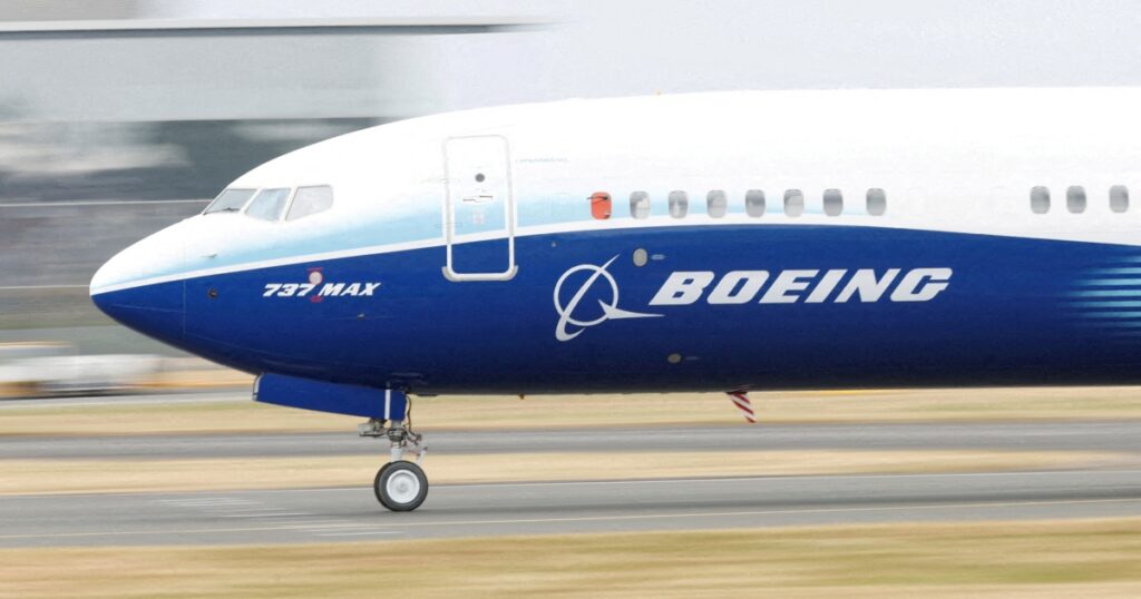 Boeing enfrenta nuevos problemas con casi 900 aviones «787» bajo revisión