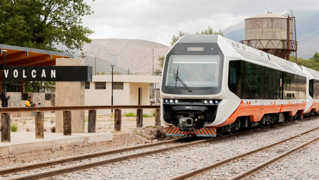 “Tren Solar de la Quebrada”, el atractivo del turismo del Norte de Argentina