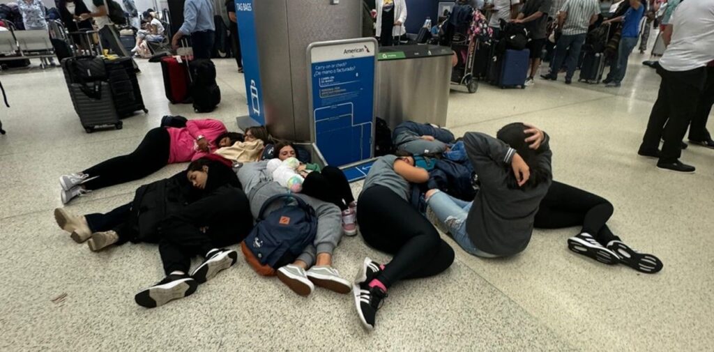 Mil argentinos varados por cancelaciones en los vuelos de American Airlines