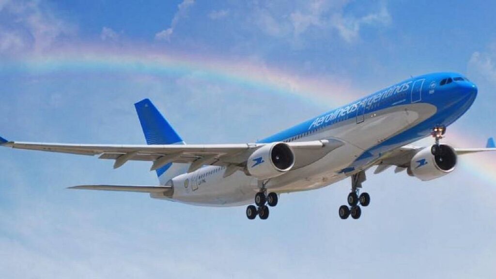 Es oficial: Aerolíneas Argentinas queda sujeta a privatización por decreto de Milei