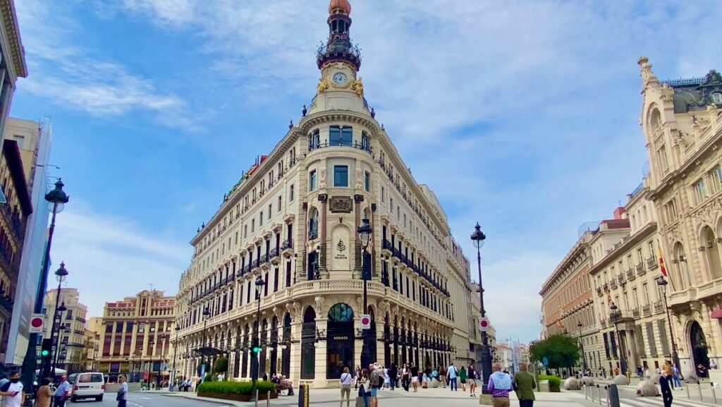 Four Seasons Hotel Madrid ofrece experiencias únicas para sus huéspedes en  septiembre