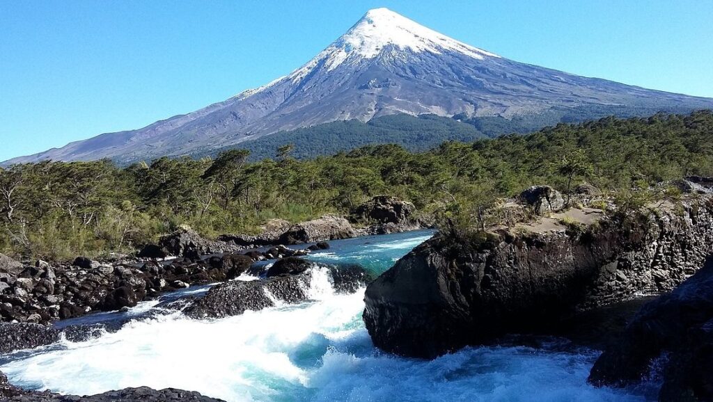 Tembló el Volcán Osorno y preocupa tanto a Chile como a zonas aledañas de Argentina