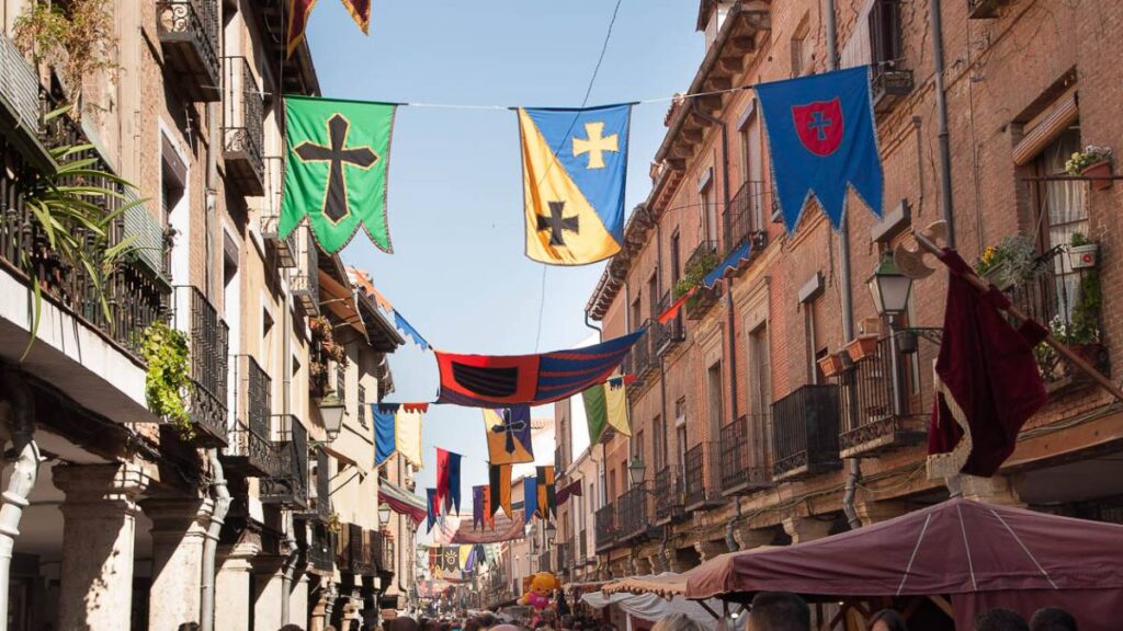 Descubre el Mercado Cervantino de Alcalá de Henares: un viaje al Siglo de Oro