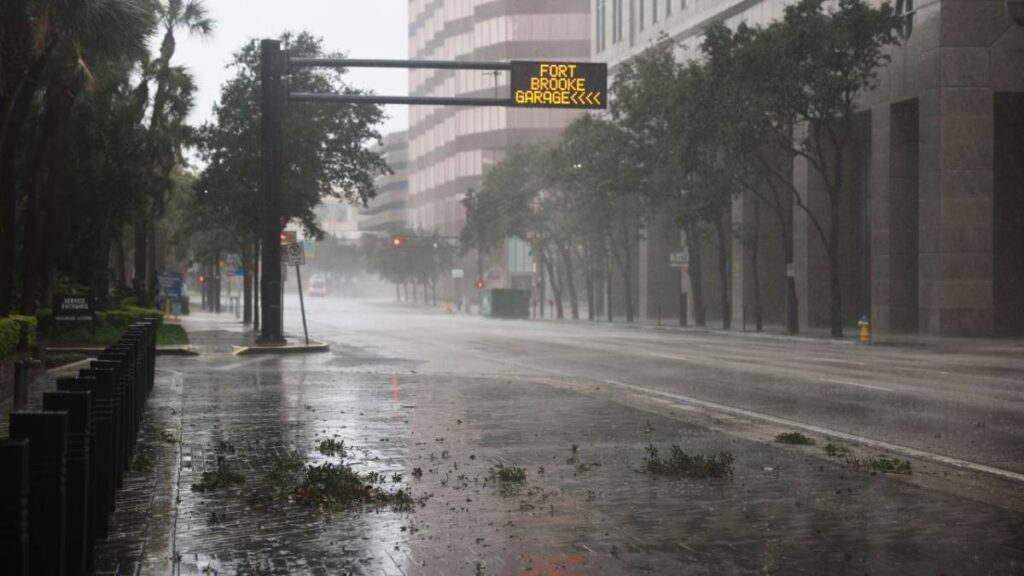 El huracán Milton arrasa Florida: víctimas mortales y caos sin precedentes en aeropuertos