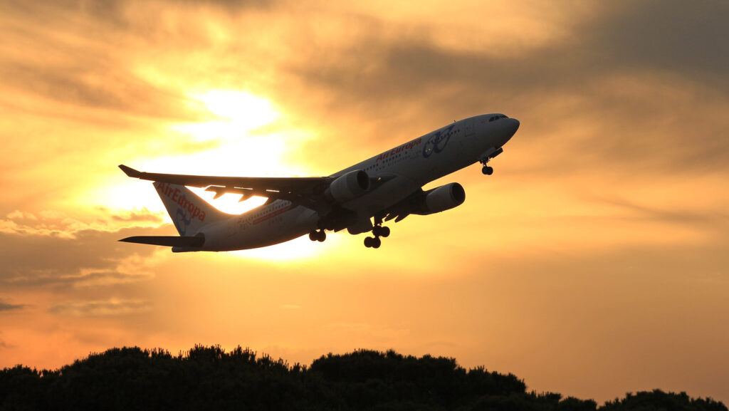 Por los conflictos, recomiendan a las aerolíneas no circular por el espacio aéreo de Irán