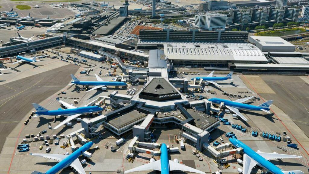 El Aeropuerto de Schiphol subirá tasas un 41% y penalizará vuelos ruidosos y nocturnos