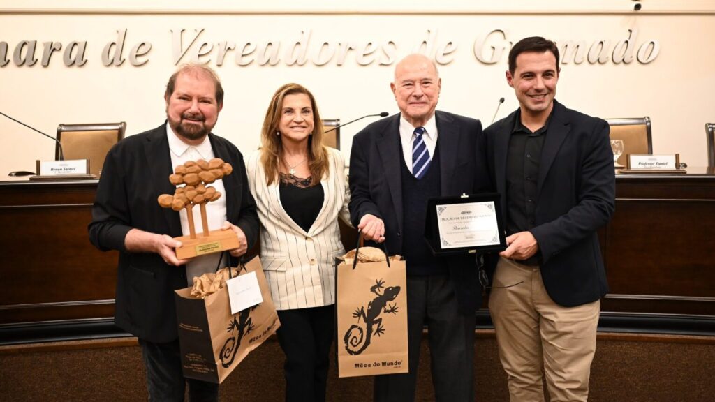 Guilherme Paulus de CVC y Guillermo Alcorta de Panrotas recibieron el Trofeo Silvia Zorzanello y la Moción de Reconocimiento