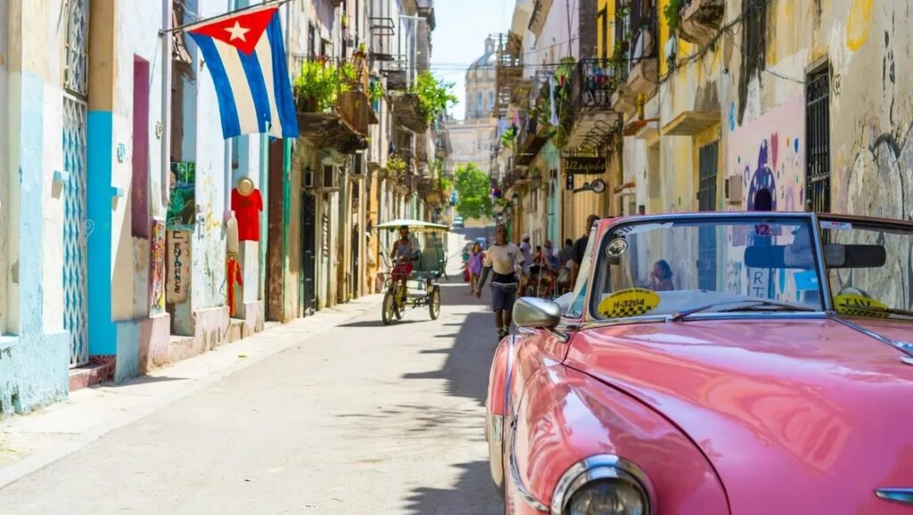 Cuba enfrenta una crítica caída en el turismo y difícil recuperación durante el 2024