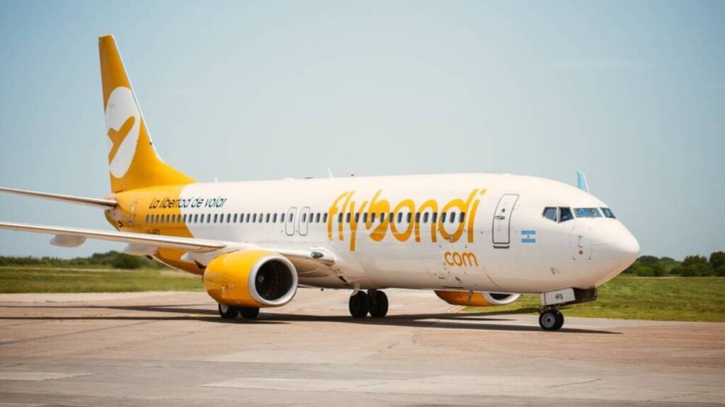 Argentina: por las reiteradas cancelaciones Flybondi fue sancionada con una multa de $300 millones