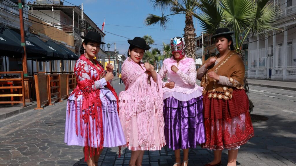 Mamani Mamani y las Cholitas Luchadoras traen el espectáculo de lucha libre al corazón turístico de La Paz