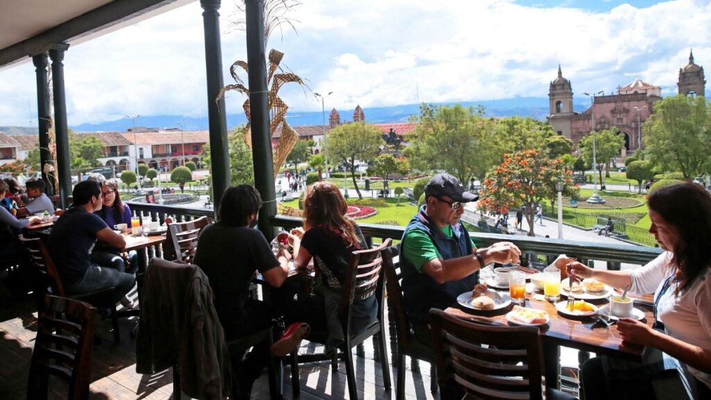 El impacto de la inflación en el turismo argentino: restaurantes y hoteles lideran los aumentos