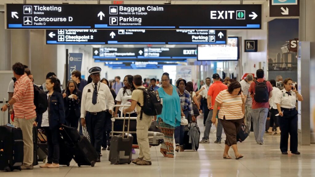 Los aeropuertos de Cancún, Cozumel y Mérida rechazaron más de 32 mil extranjeros