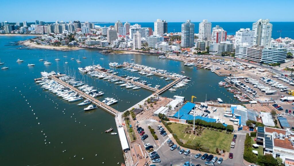 Uruguay celebra un verano récord: Punta del Este y destinos clave atraen a turistas internacionales