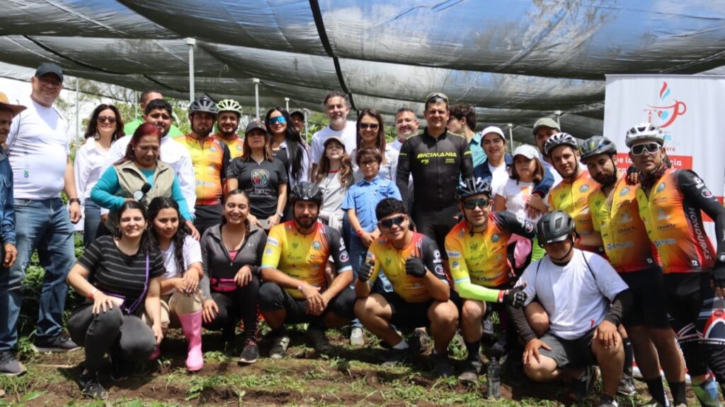 Honduras impulsa el turismo rural y destaca el café con la primera Vuelta Ciclística Cafetalera en San Luis