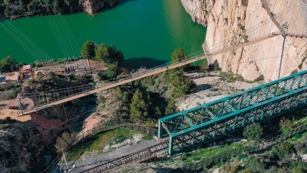 El Caminito del Rey suma el puente colgante peatonal más largo de España