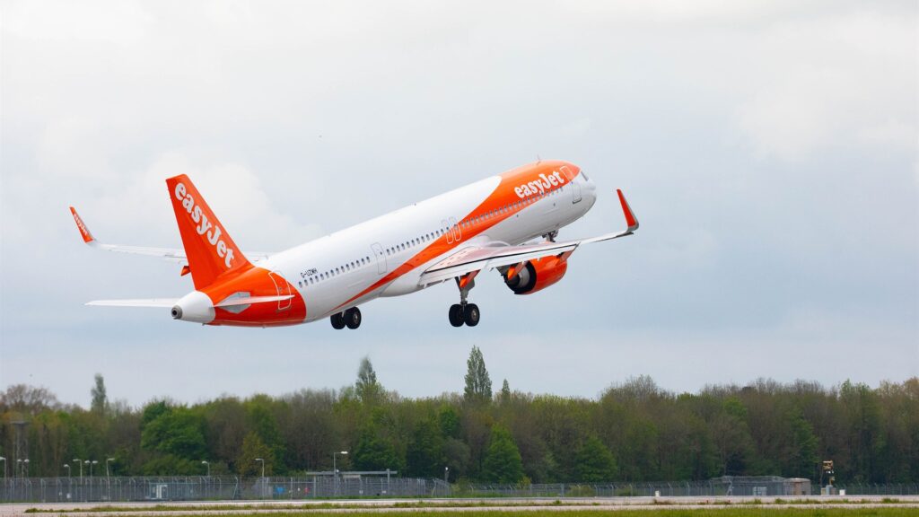 EasyJet refuerza su presencia en España con cinco nuevas rutas para el invierno 2025/26