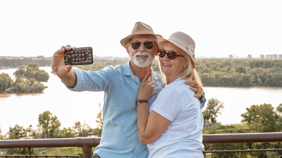 Turismo silver: cómo la generación +60 redefine el Día de los Enamorados