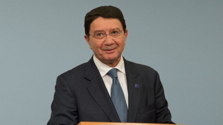 Taleb Rifai apoya una mujer al frente de ONU Turismo y respalda a ...