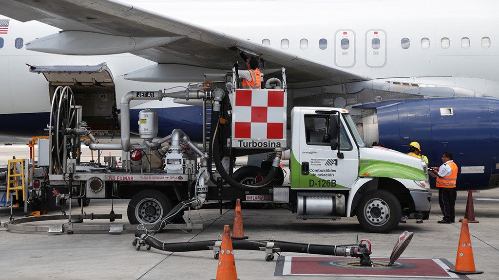 Alerta aérea en Bolivia: advierten posible paralización de vuelos por falta de combustible