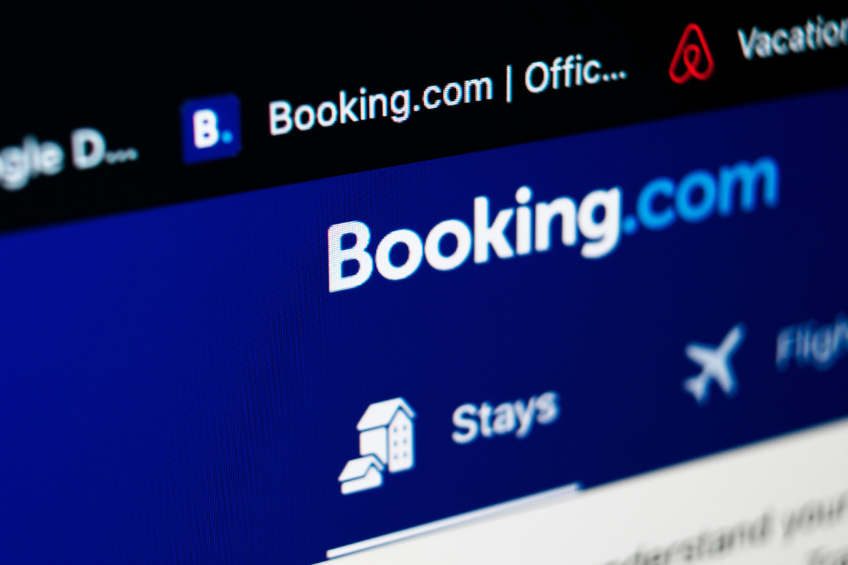 Booking crece un 16% en el primer trimestre, pero la crisis en Oriente Medio golpea su negocio