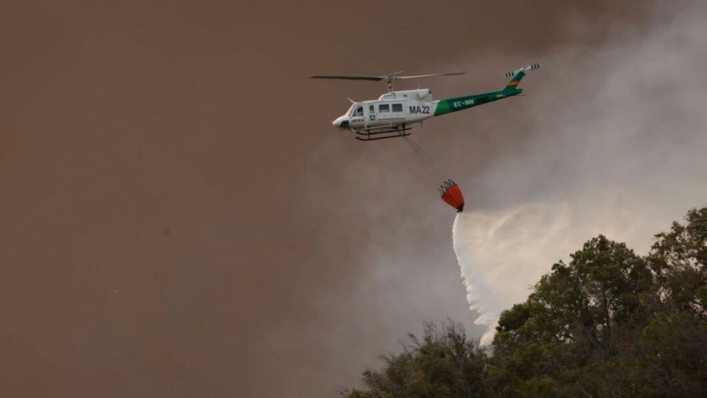 Controlado el incendio en Tarifa: piden repensar el turismo en espacios protegidos